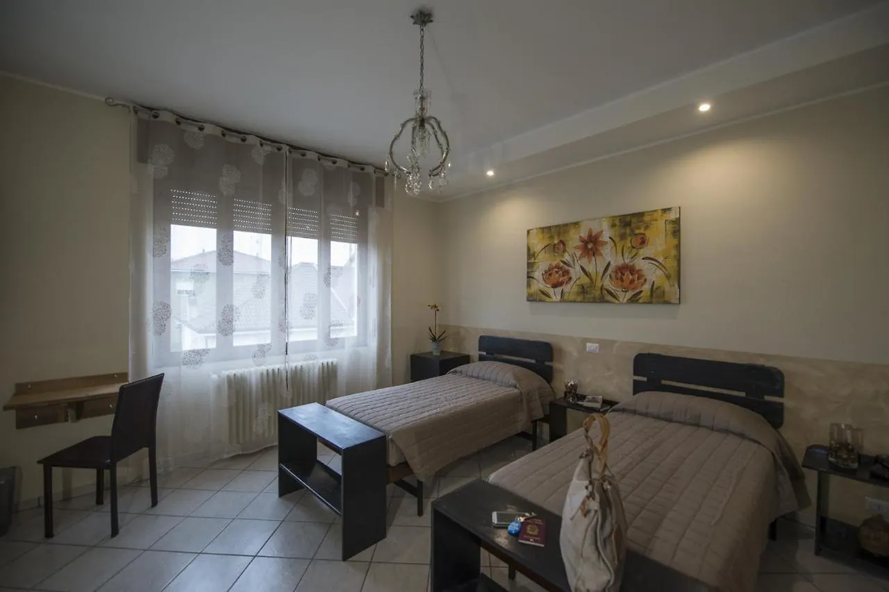 Bed and Breakfast Rho Side 0*,